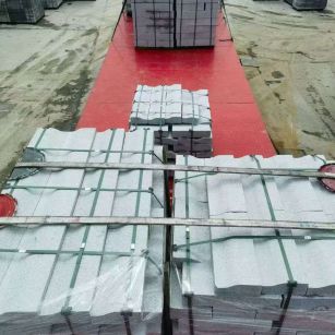 常州 芝麻白仿形加直形路沿石出货日常