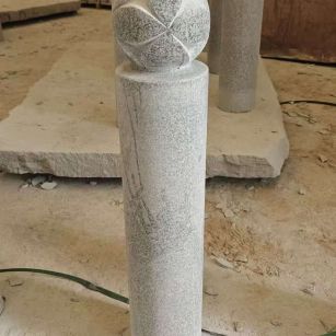 常州 芝麻白花岗岩石材挡车石柱、停车柱、圆柱挡车柱、方柱挡车柱等