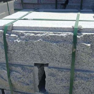 常州 芝麻白花岗岩自然面成品