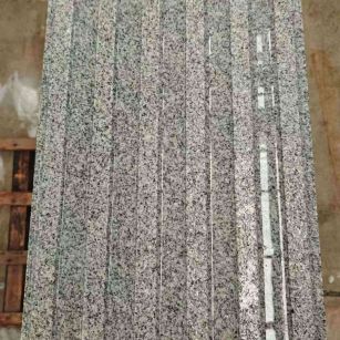 常州 芝麻白花岗岩荔枝面雕刻盲道，盲条