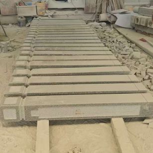 常州 芝麻白异形加工雕刻-栏杆大柱，方柱