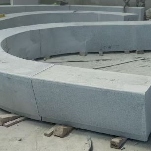 常州 芝麻白花岗岩光面弧形坐凳