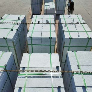 常州 芝麻白花岗岩5公分地铺石 花岗岩厂家工厂装车日常