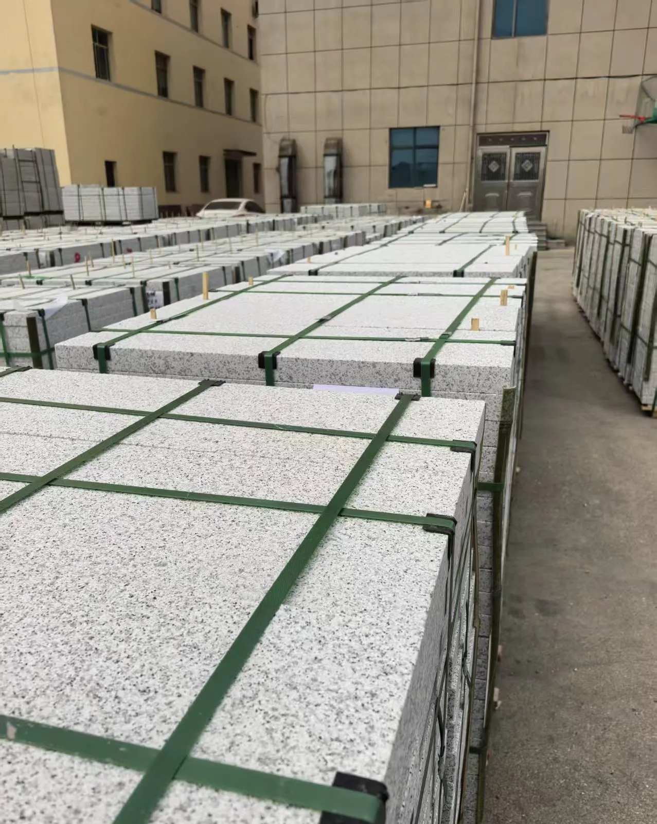 常州 白麻花岗岩5.0公分荔枝面地铺石