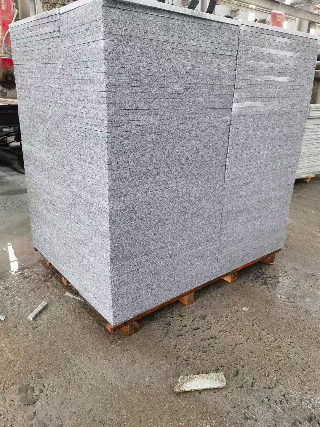 常州 芝麻白火烧面1.8厚300*600地铺石，尺寸标准，厚薄均匀