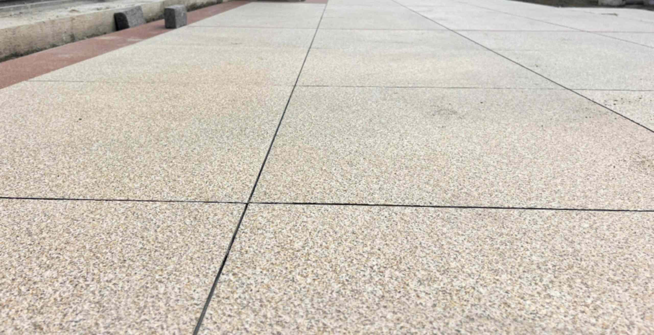 常州 黄金麻花岗岩石板材荔枝面地面铺装效果