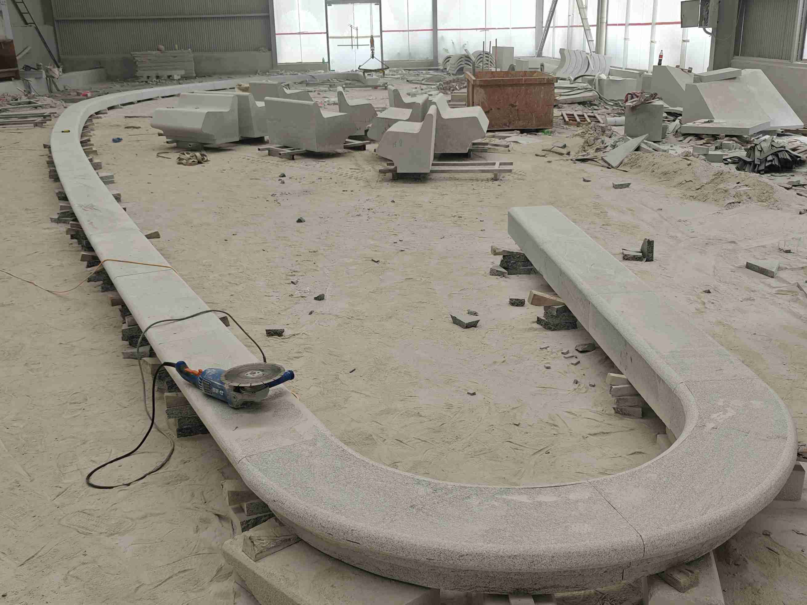 常州 芝麻白花岗岩弧形花坛石，坐凳石