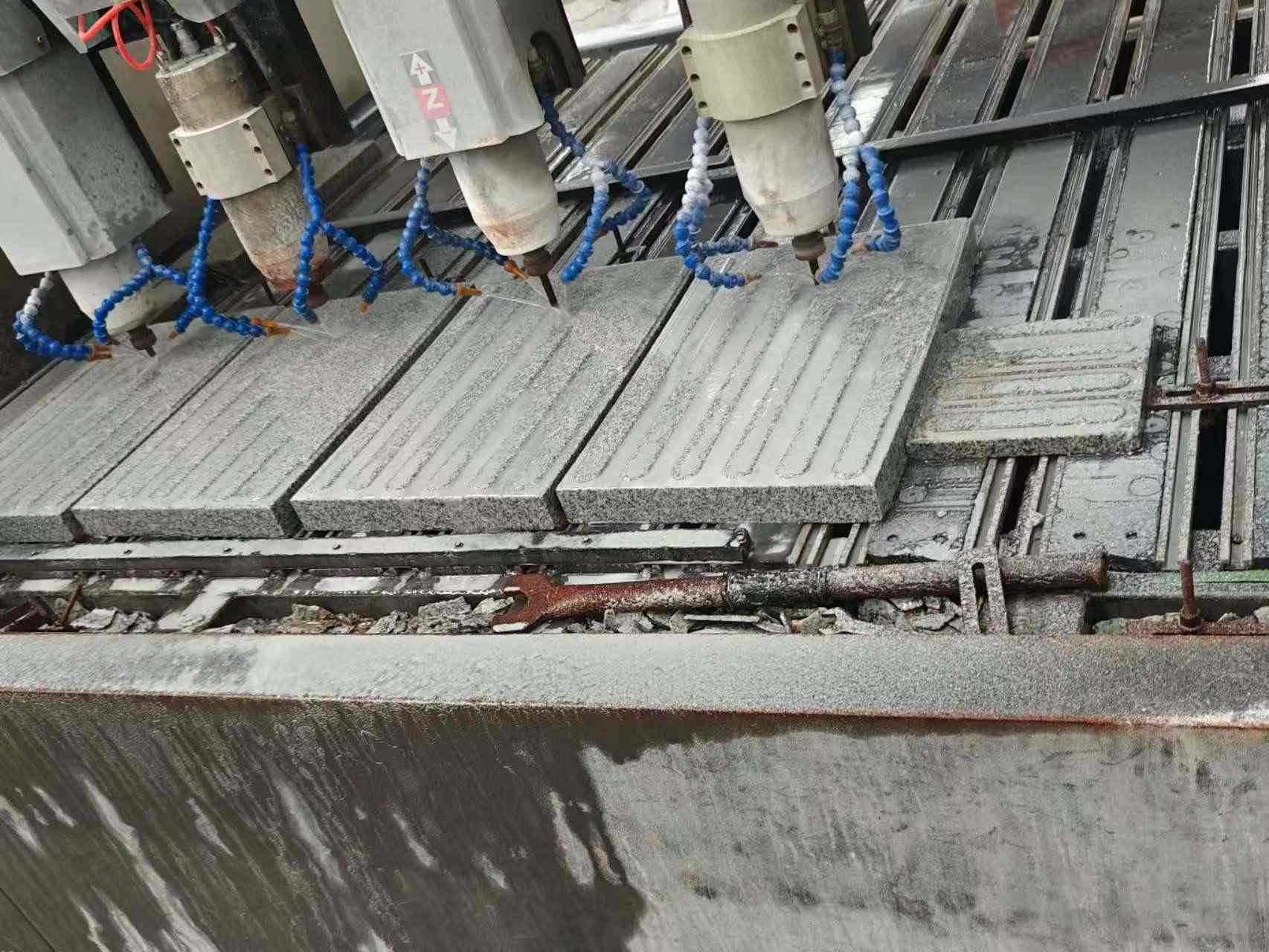 常州 芝麻白花岗岩荔枝面盲道雕刻