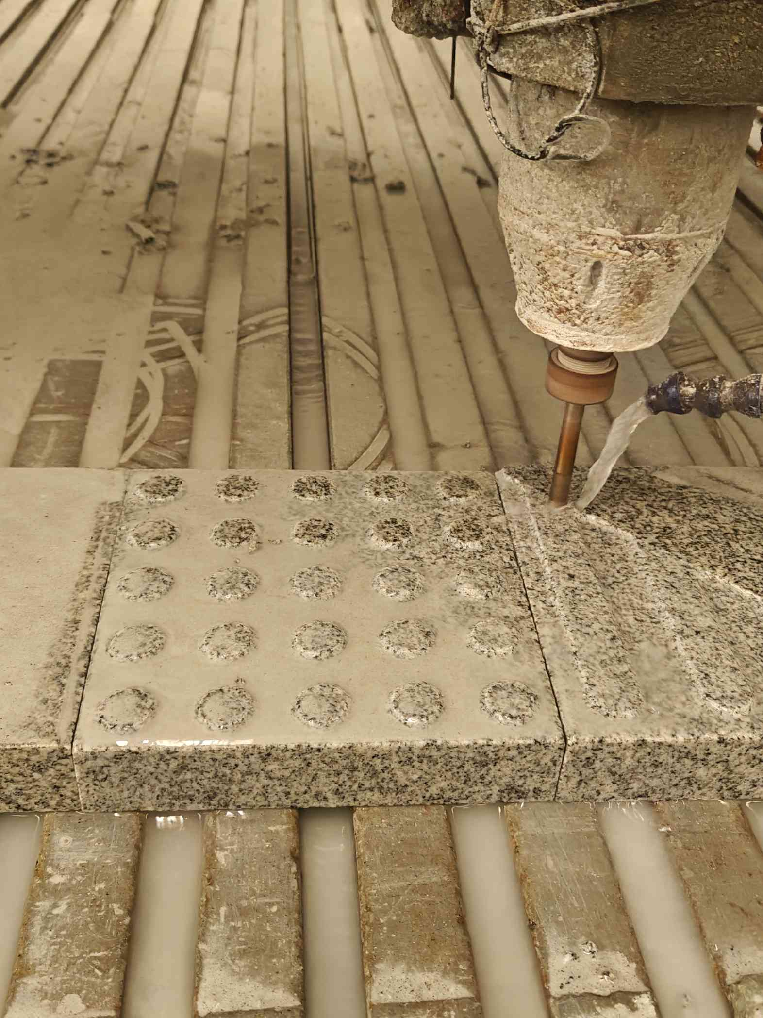 常州 芝麻白花岗岩石材盲人石、盲道石、盲点石