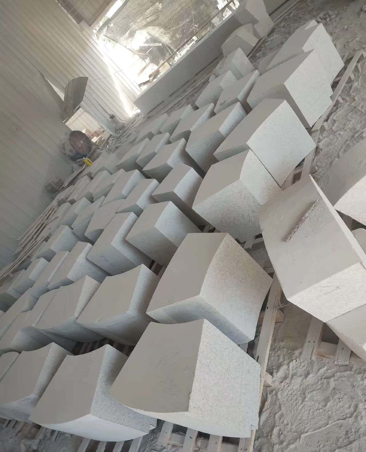 常州 白麻花岗岩异形坐凳