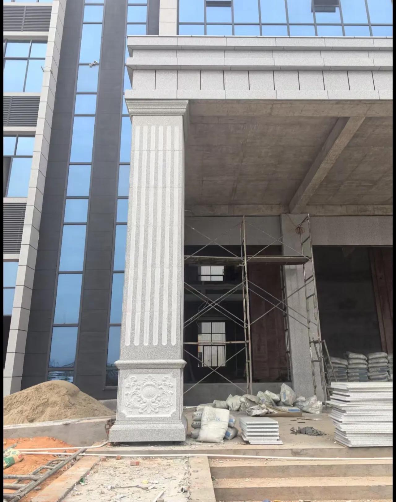 常州 芝麻白光面花岗岩门楼大柱（罗马柱）配雕花底座