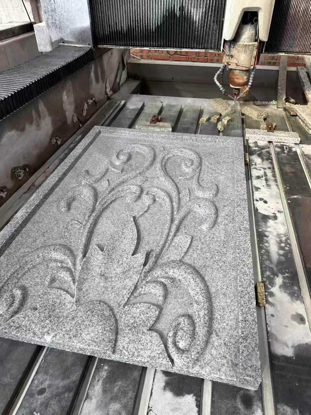 常州 白麻别墅干挂雕花板