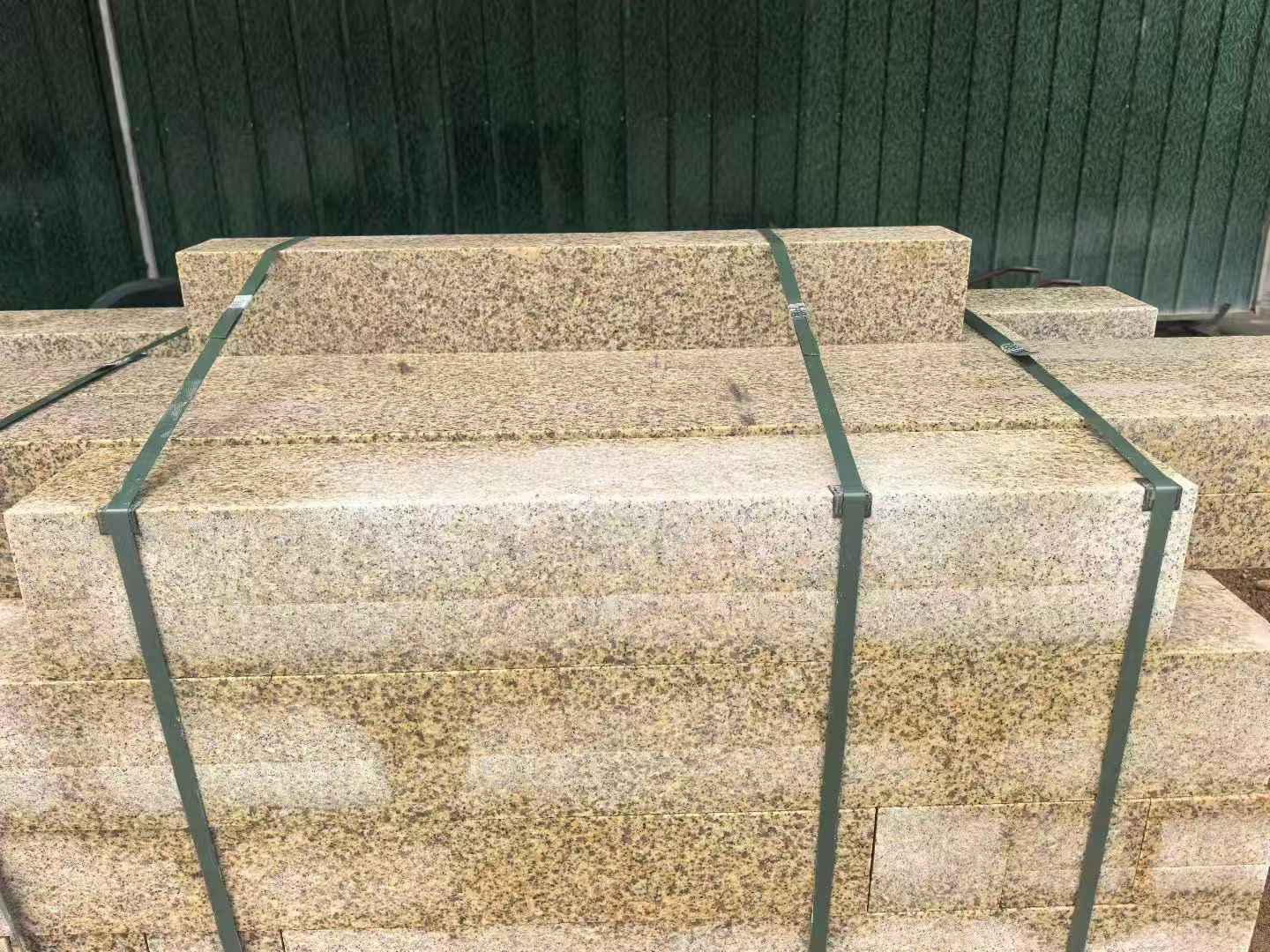 常州 黄金麻花岗岩石材机切面栏杆料半成品