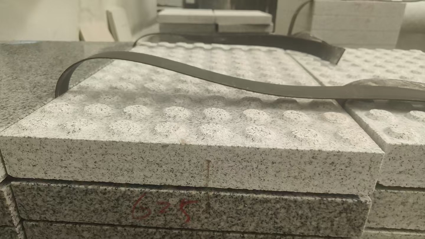 常州 芝麻白花岗岩6.0公分荔枝面五轴加工雕刻盲点
