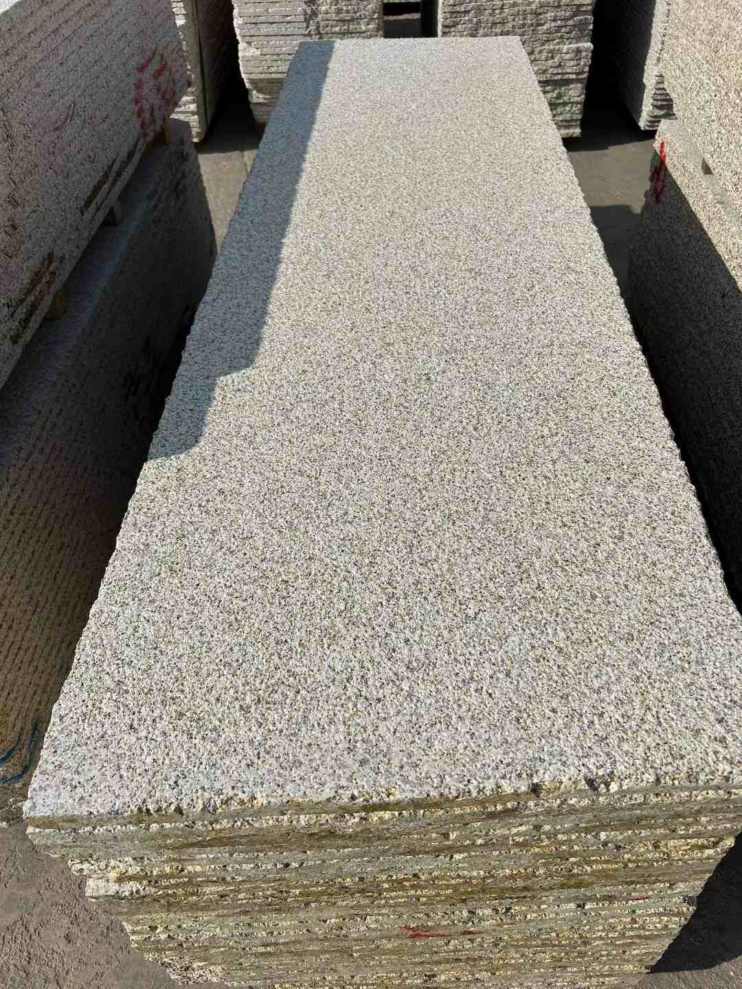 常州 黄金麻花岗岩荔枝面毛板，半成品