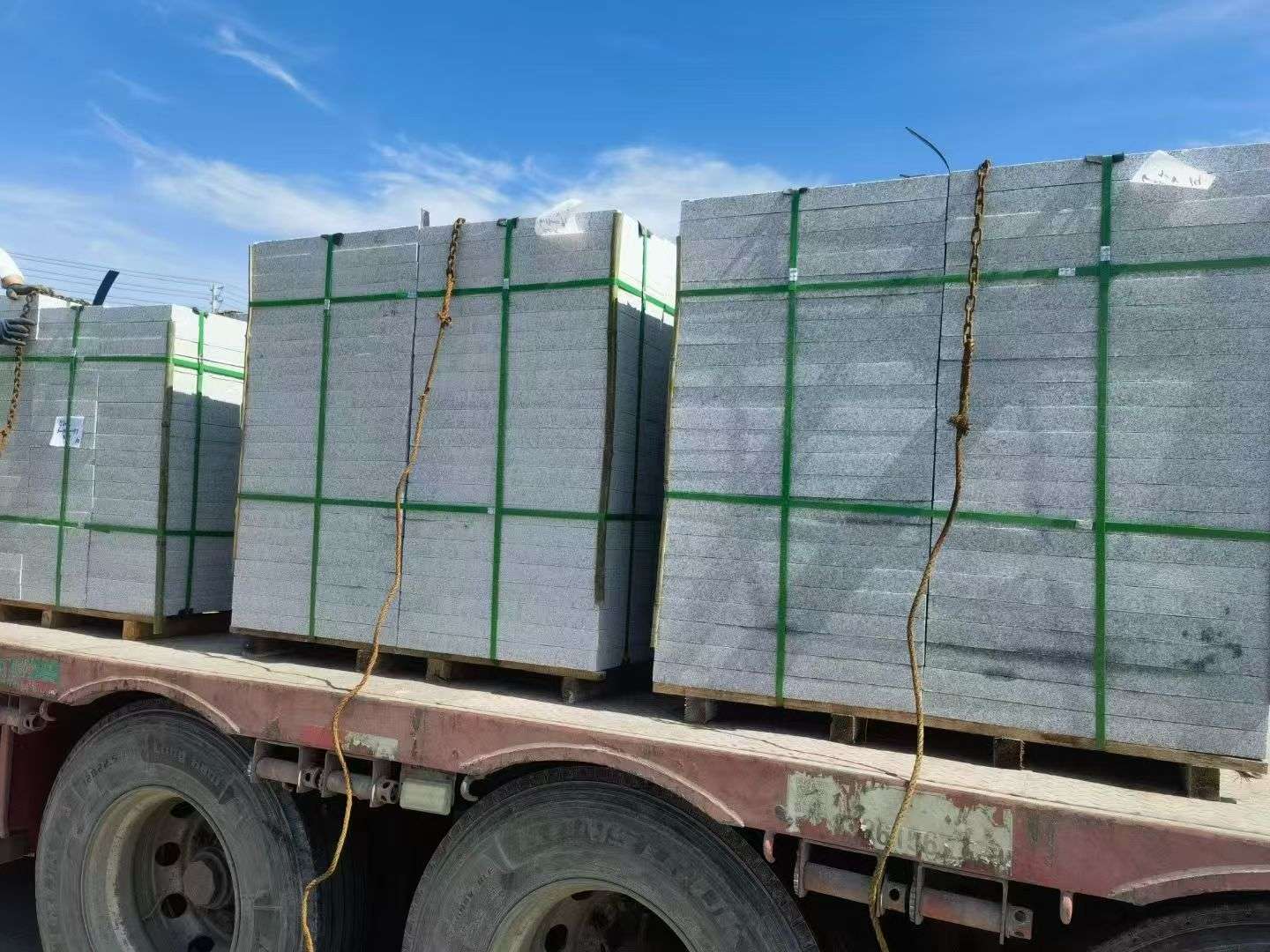 常州 芝麻白花岗岩地铺石装车日常