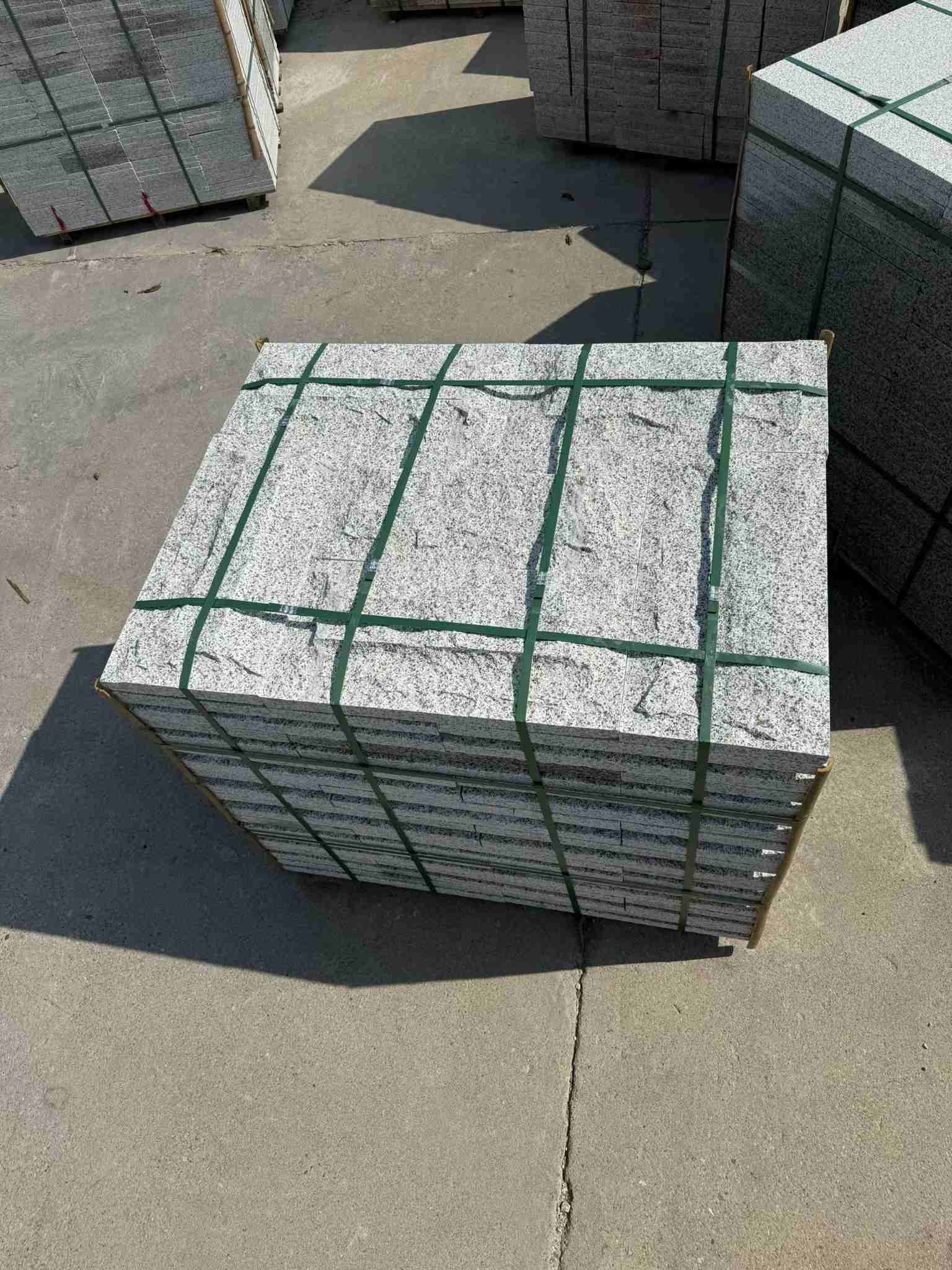 常州 白麻花岗岩石材自然面蘑菇石成品