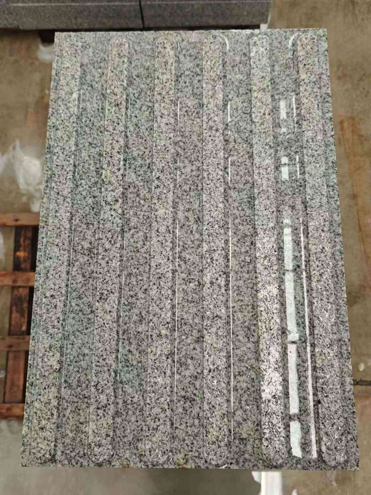 常州 芝麻白花岗岩荔枝面雕刻盲道，盲条