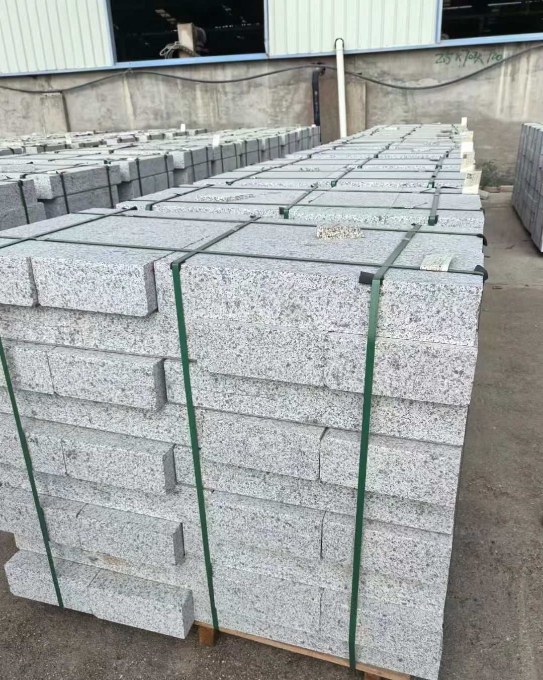 常州 白麻花岗岩路沿石，弧形路沿石，道牙石，马路牙子，界石，路缘石，平沿石，直岩石，平缘石等