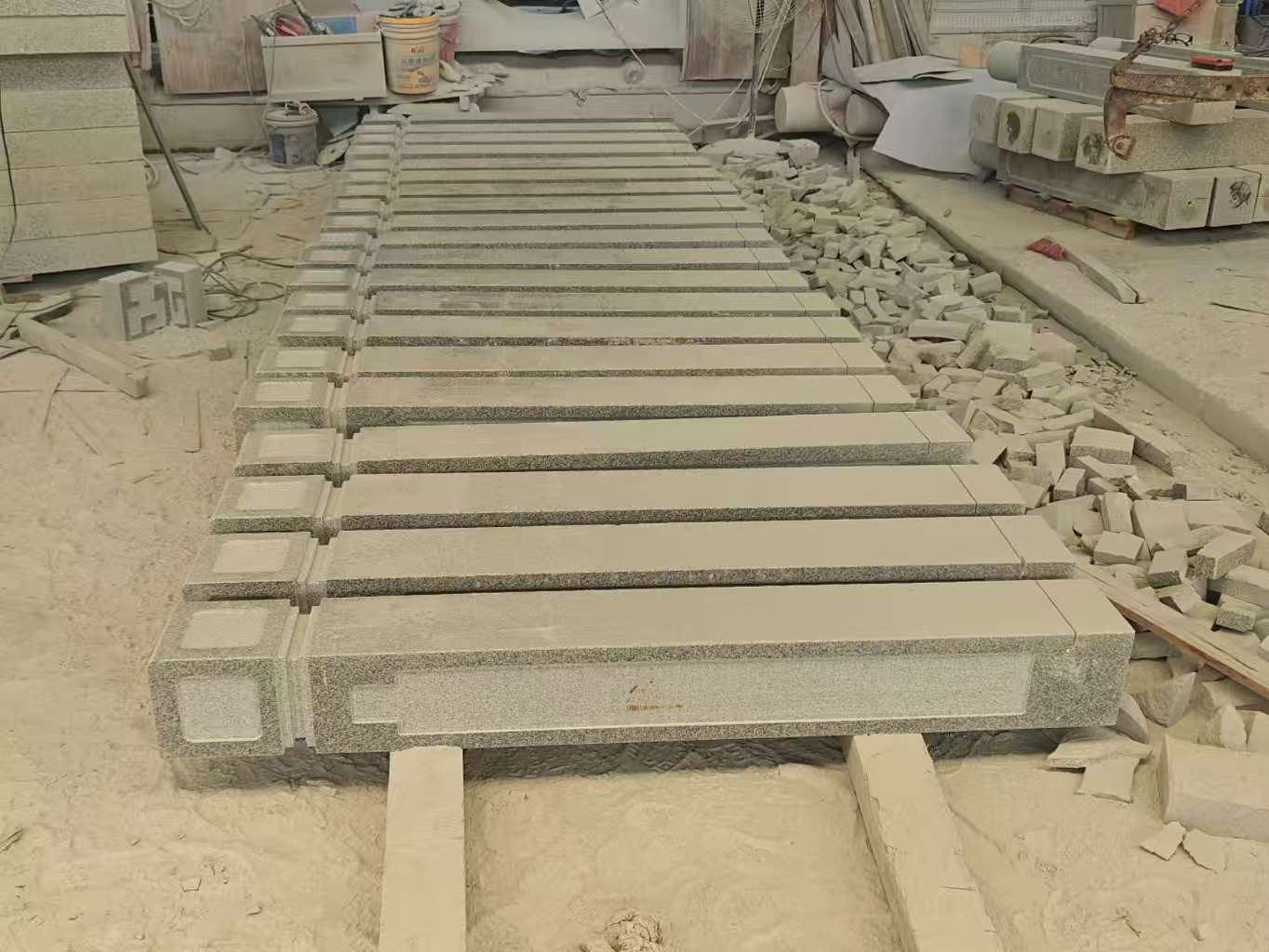 常州 芝麻白异形加工雕刻-栏杆大柱，方柱