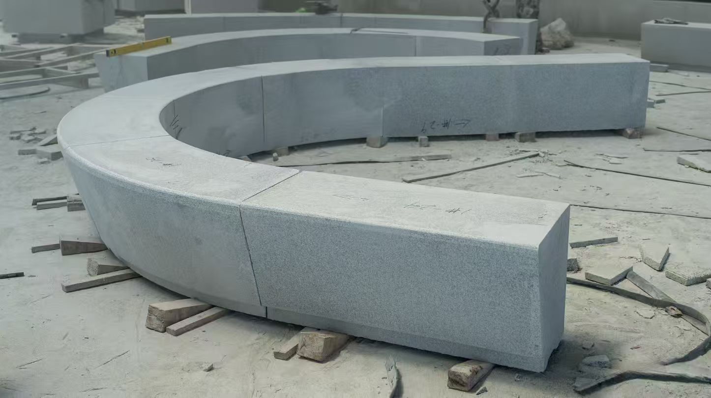常州 芝麻白花岗岩光面弧形坐凳